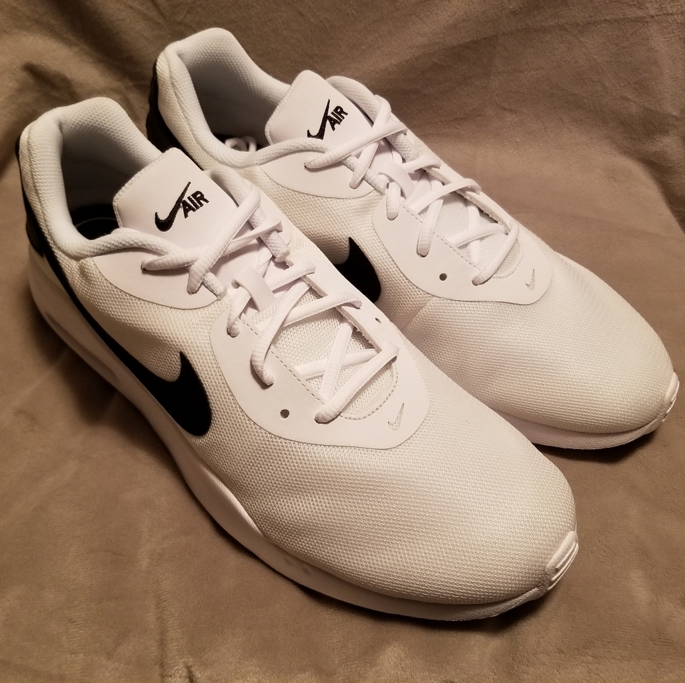 Nike Air Max Oketo CJ1672-100 WIDE width